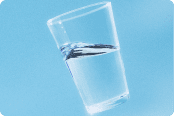 水の入ったグラス