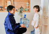クリクラの社員と子供