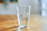 水の入ったグラス