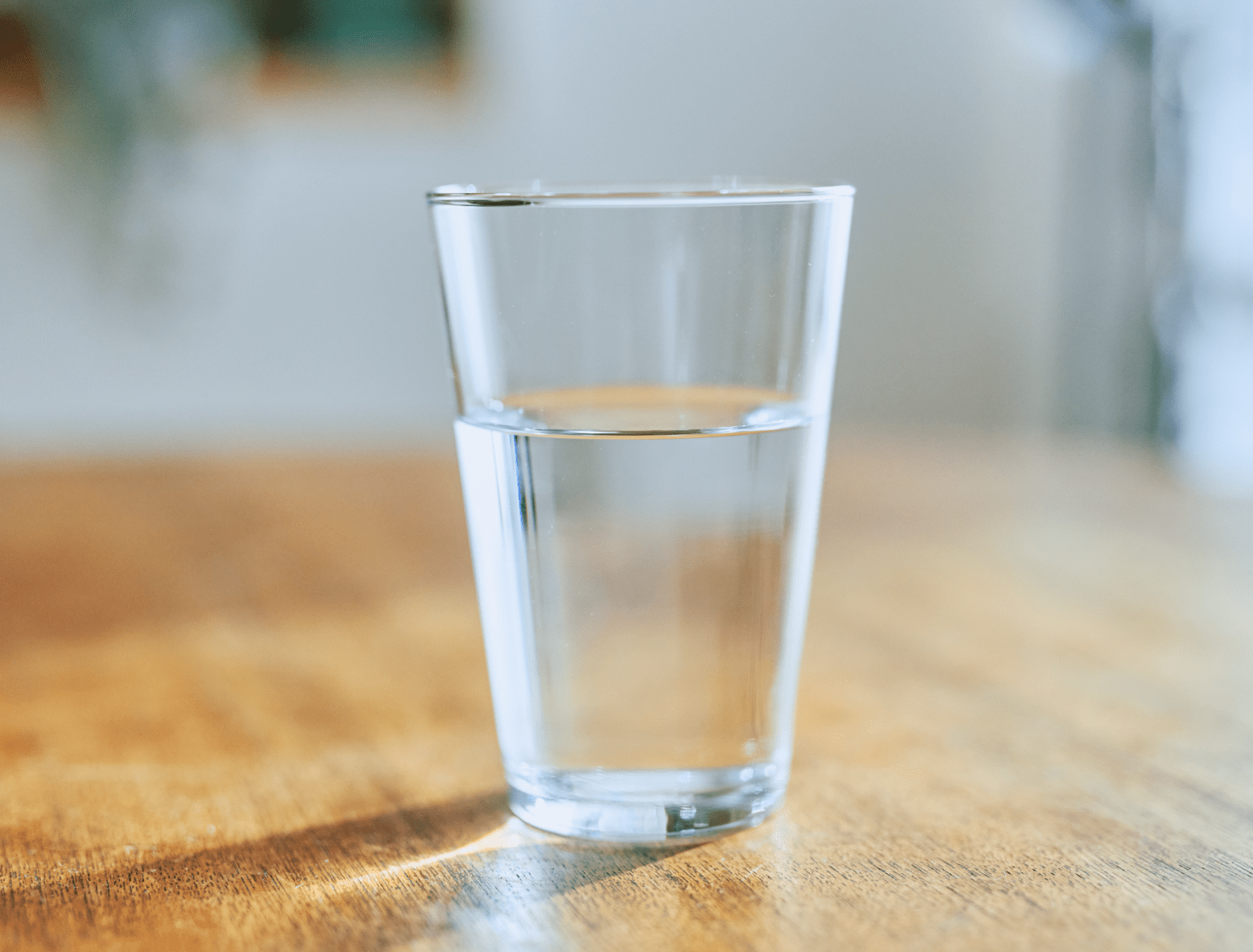 水の入ったグラス