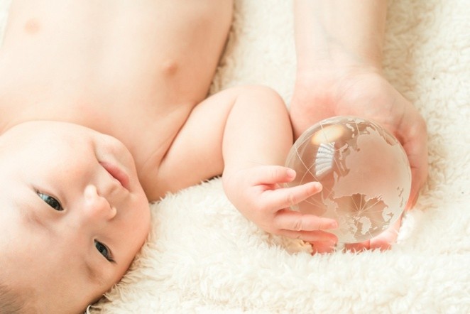 新生児は水道水を飲んでもいい？ミルクづくりに煮沸は必要？いつから飲めるのかも解説