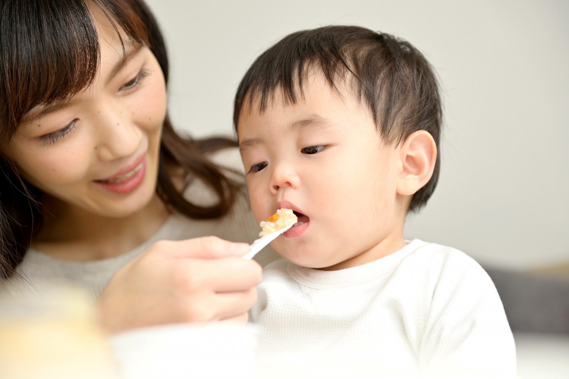 離乳食はいつまで？卒業後の注意点も紹介