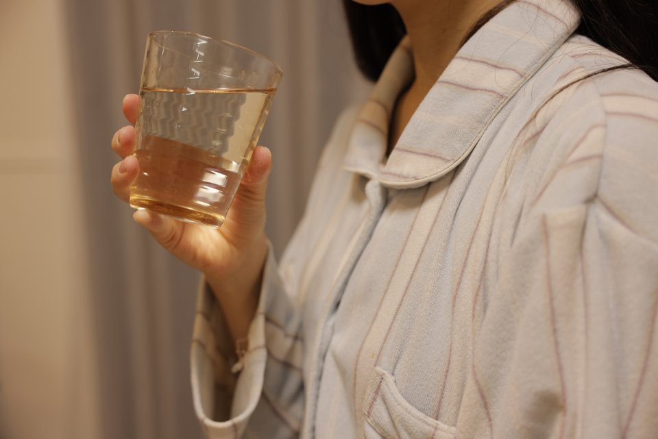 寝る前に水を飲むメリットと注意点！脳梗塞予防の真偽や正しい飲み方を解説